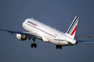 Lire la suite à propos de l’article Le carburant des avions est mieux remboursé que nos médicaments
